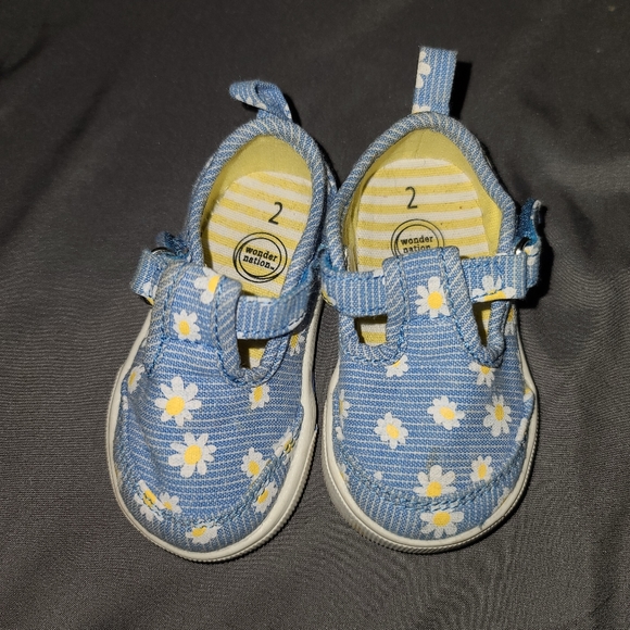 wonder nation Other - Wonder Nation Girls daisy print shoes sz 2